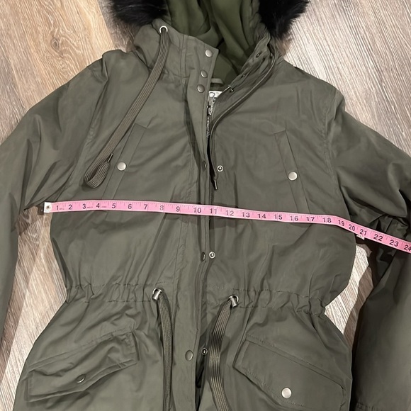 Old Navy olive green parka coat with black faux fur trim hood size size Small - Picture 5 of 13